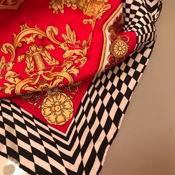 Large silk scarf - Picture 3 of 7